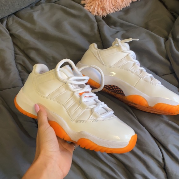 Jordan 11 Citrus - Picture 2 of 4
